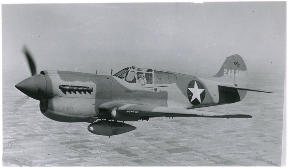 Curtiss P-40K (2).jpg