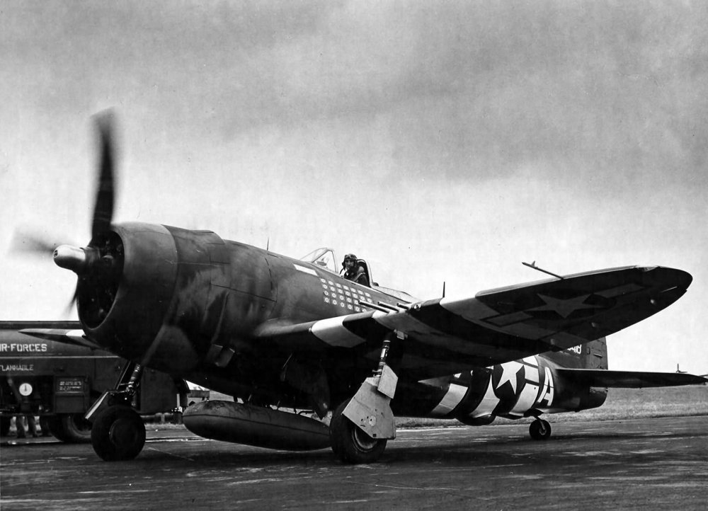 P-47D-25Gabreski.thumb.jpg.016b2e655b6c00e87c5506ce52e333e6.jpg