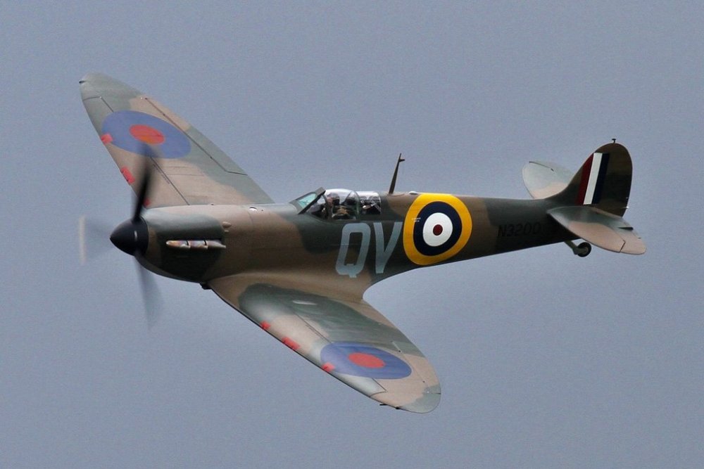 Spitfire-Mk.Ia-N3200-flying.jpg