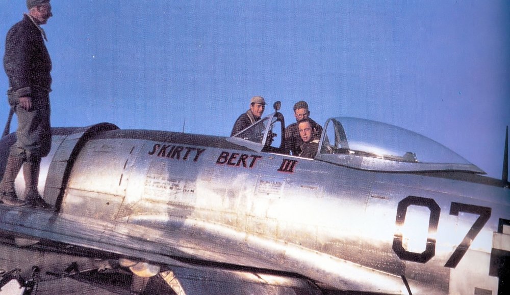 514th_Fighter_Squadron_P-47_Thunderbolt_1945.jpg