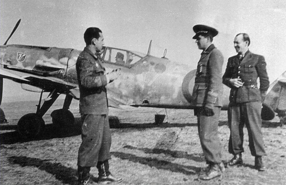 Messerschmitt-Bf-109G6-Erla-ARR-Aeronautica-Regala-Romana-Grupul-7-Yellow-7-Piestany-now-Slovakia-1945-01.jpg