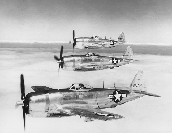 Republic_P-47_Thunderbolt_USAF.JPG.3382eeac841b4ed6e9f5088a63cb3a62.JPG