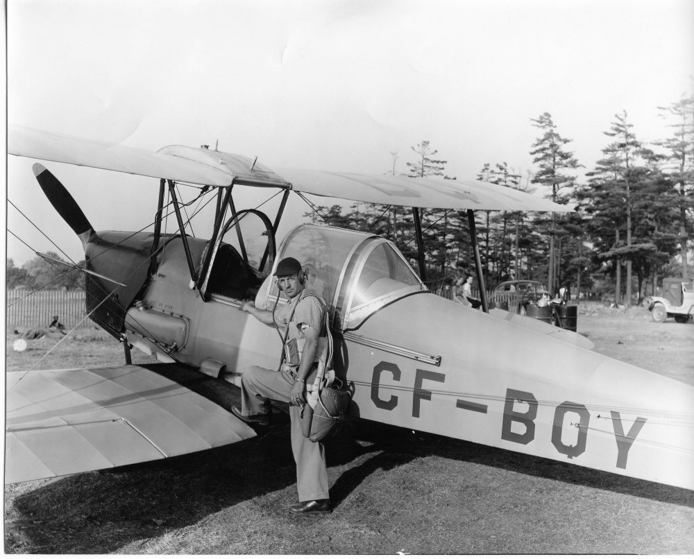 Jack-Tiger_Moth_1946.jpg
