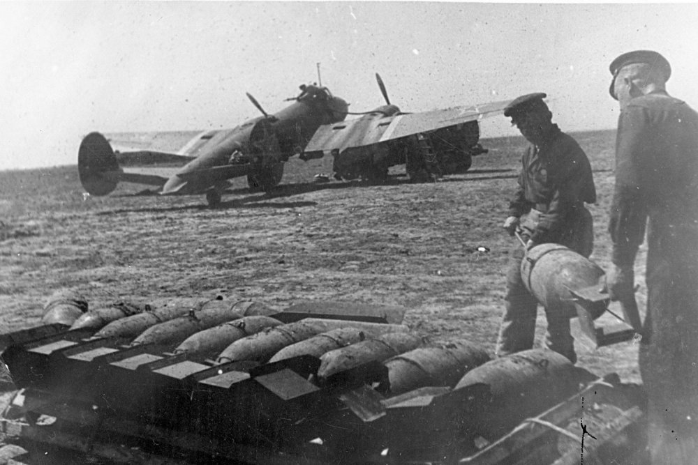 pe-2-1943.thumb.jpg.532eca0b36f9a8b2ba46d8b2623bfc86.jpg