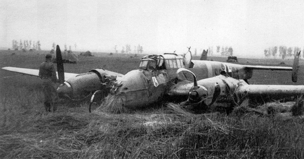 1290067636_Messerschmitt-Bf-110E-Zerstorer-2.SKG210-(S9BK)-WNr-4108-crash-landed-Seschtschinskaja-1941-01.thumb.jpg.4d49fd24da733a53d0da5e9e92eb2ef7.jpg