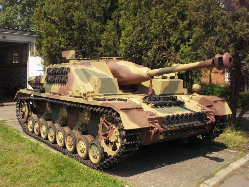 Sturmgeschutz_iv_Muzeum_Broni_Pancernej_CSWL_2.jpg
