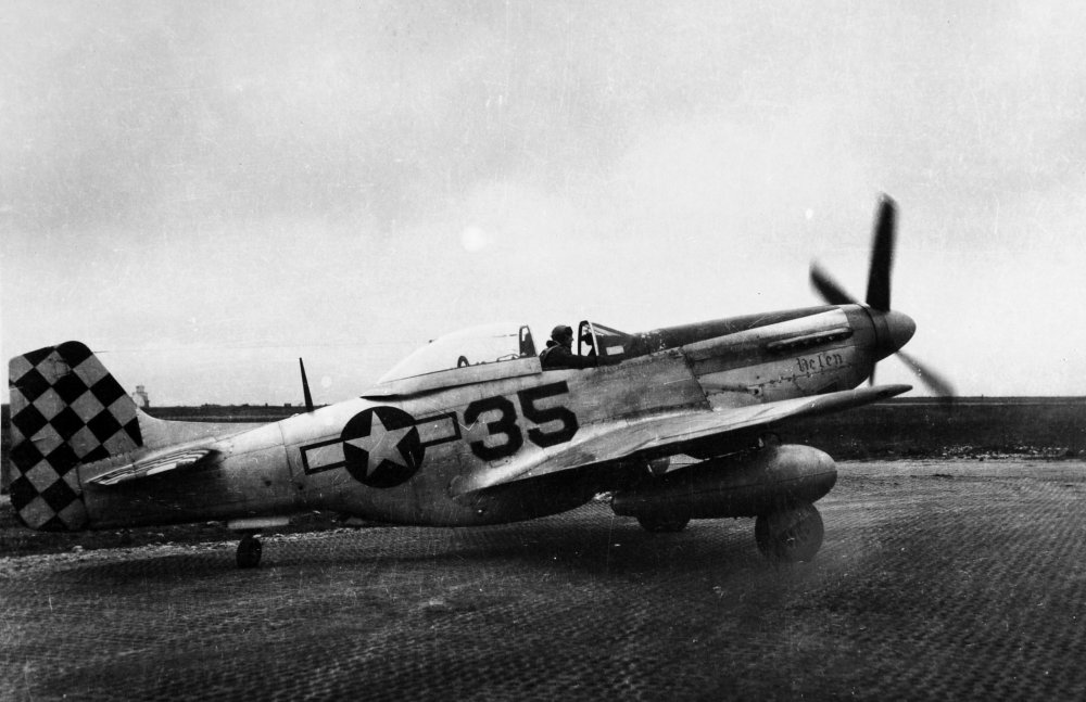 P-51D with FN 35 -noseart Helen on PSP with Art Fiedler taxiing out.jpg