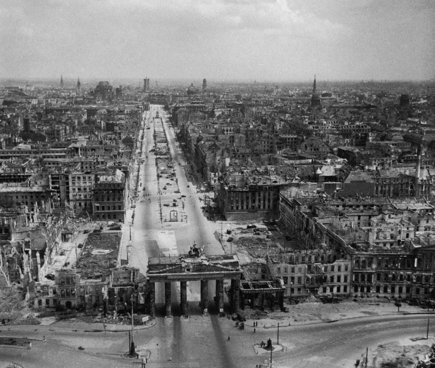 2025265430_Berlinin1945.thumb.jpg.88758901a6af8b857c69526a869af46e.jpg