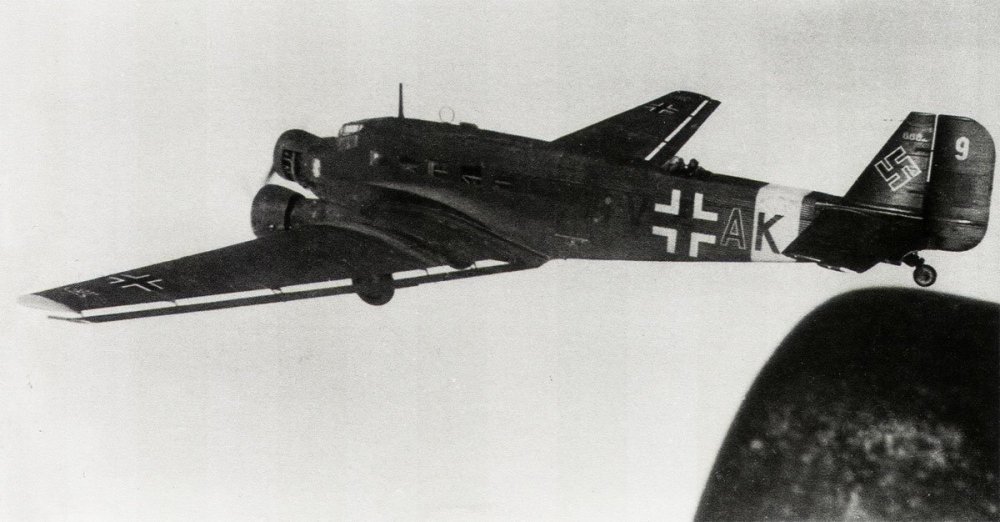 1707300426_Demyansk-airlift-Junkers-Ju-52-2_KGrzbV9-(4VAK)-WNr-6682-Feb-1942-01.thumb.jpg.979db4f1f410131ffbdc562b3d041af2.jpg