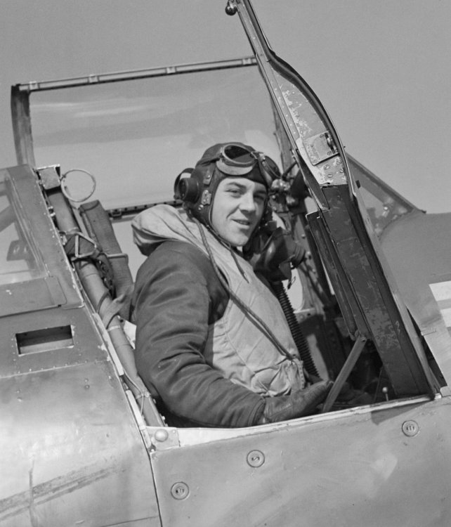 Royal_Air_Force_Fighter_Command,_1939-1945._CH18112.jpg