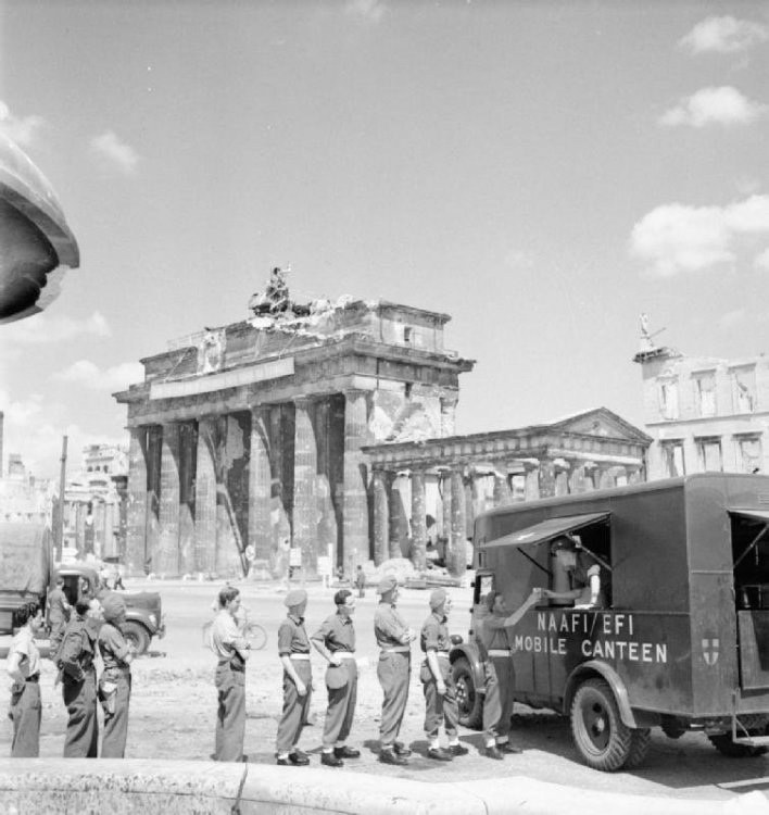 NAAFI_Mobile_Canteen_No.750_beside_the_Brandenburg_Gate.thumb.jpg.53b4e0f4469c23ece5b66b7753081668.jpg