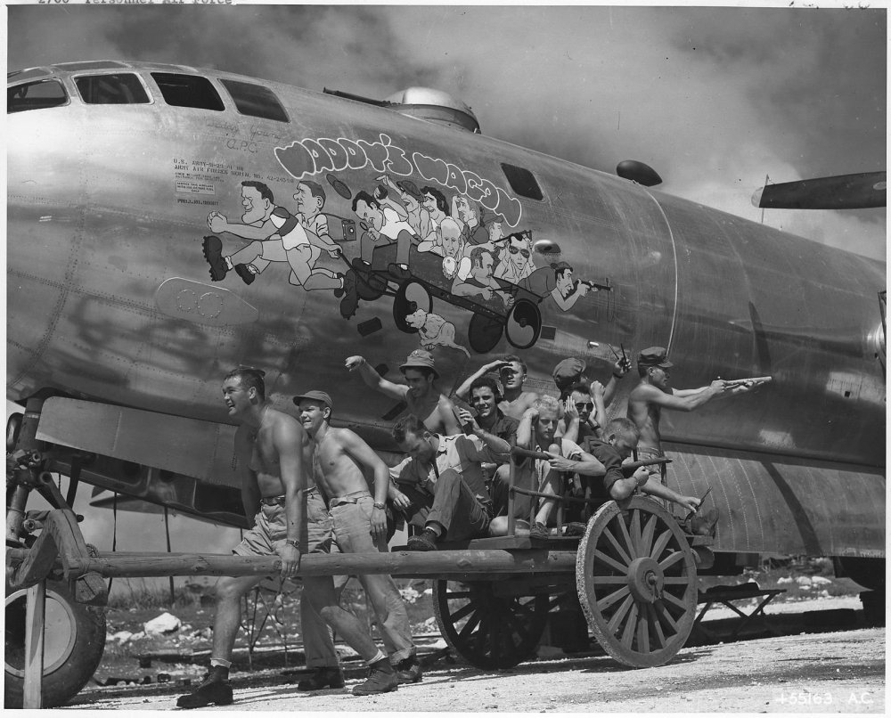 The crew of B-29 Superfortress 42-24598 Waddy's Wagon.jpg