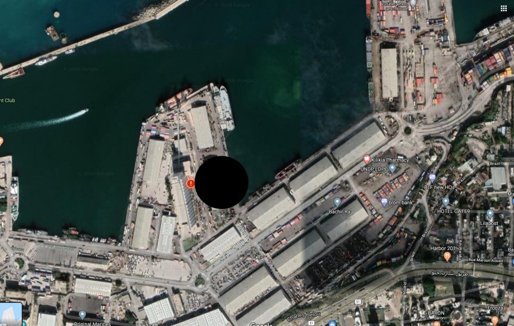 Beirut_harbour_crater.jpg