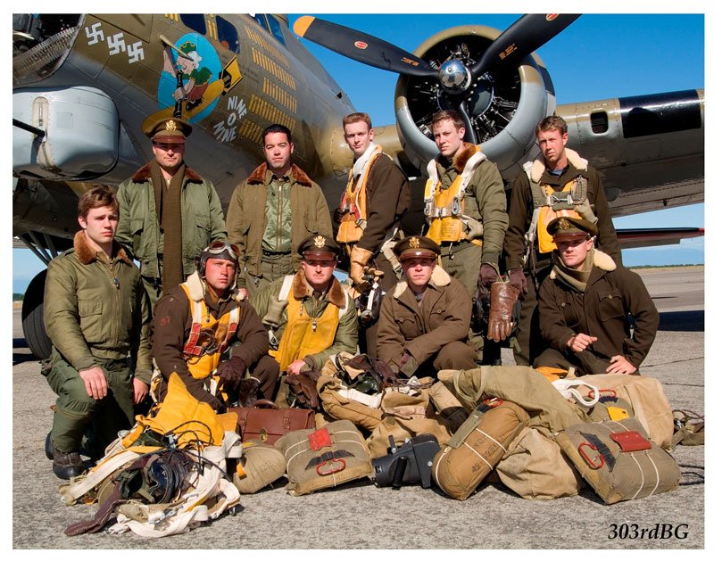 B17_crew_reconstruction.jpg.959615d21d772462efc37ba5efc4570a.jpg