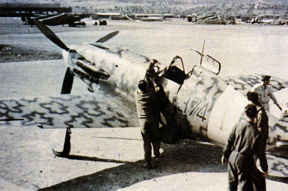 RA-Macchi-C.202-Folgore-51S153G374SA-374-1-Sicily-1942-01.jpg.bb202b231cb9bf52d8985abeef0757ce.jpg