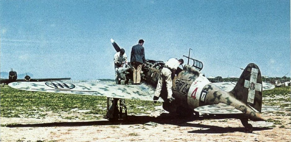 RA-Macchi-C.202-Folgore-51S153G374SA-374-4-Sicily-1942-01.jpg.46d3040619542f405398501dfd82f381.jpg