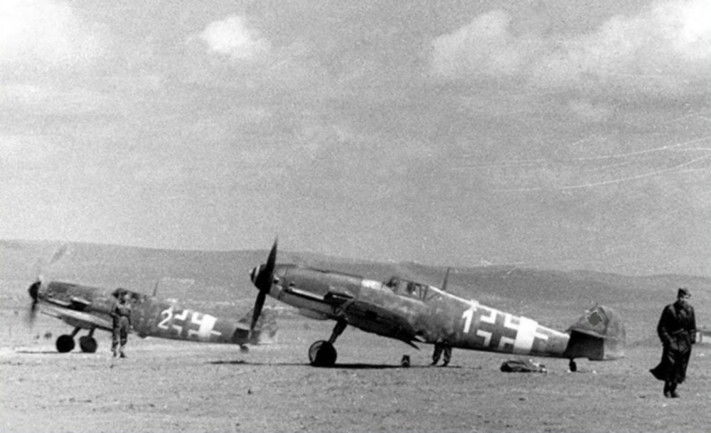Messerschmitt-Bf-109G4R6-13.JG52(Slow)-Yellow-1-Slovenske-Anapa-April-1943-02.thumb.jpg.473a160d30b3449a3fbc83680783b7ee.jpg
