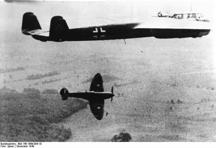 744374231_DornierandSpitfireDecember1940.jpg.f03ebc0ee6542b414749de3007d9c12d.jpg