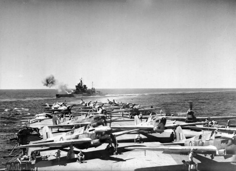 HMS_Valiant_fires_guns_1942.jpg.c8b59dc2d1849fde7eda26aff90ed939.jpg