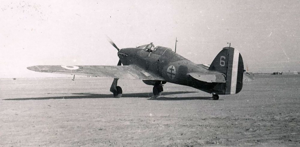 Hawker-Hurricane-I-Trop-Armee-de-lAir-White-6-Z4426-1943-01.jpg