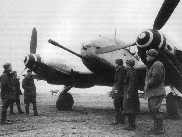 Me410B2-Captured-East-Prussia-1945-34.jpg.be2caa4f9acf942c895d6d8f6cf82bde.jpg