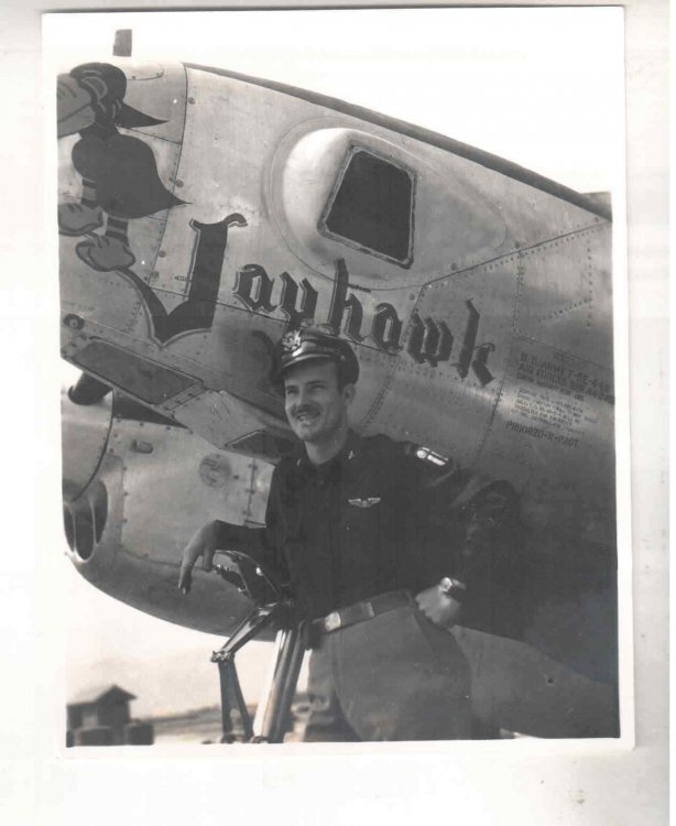 p38_25_LT MARTIN 35th PHOTO RECON. SQUADRON.jpg