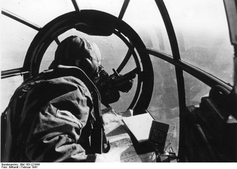 Bundesarchiv_Bild_183-L21844_Blick_aus_Bugkanzel_einer_He_111.jpg.e195f6e51239d21af5db037a56f913a0.jpg