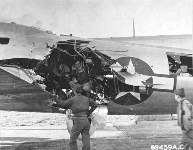 b17-damage-fuselage.jpg.c210432859ea2eac4e6cdcb813c03229.jpg