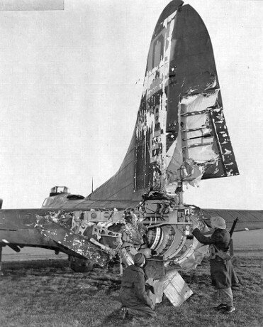 b17-damage-tail.jpg.3deff1f1517b035ecdd732b76f0e5a8a.jpg