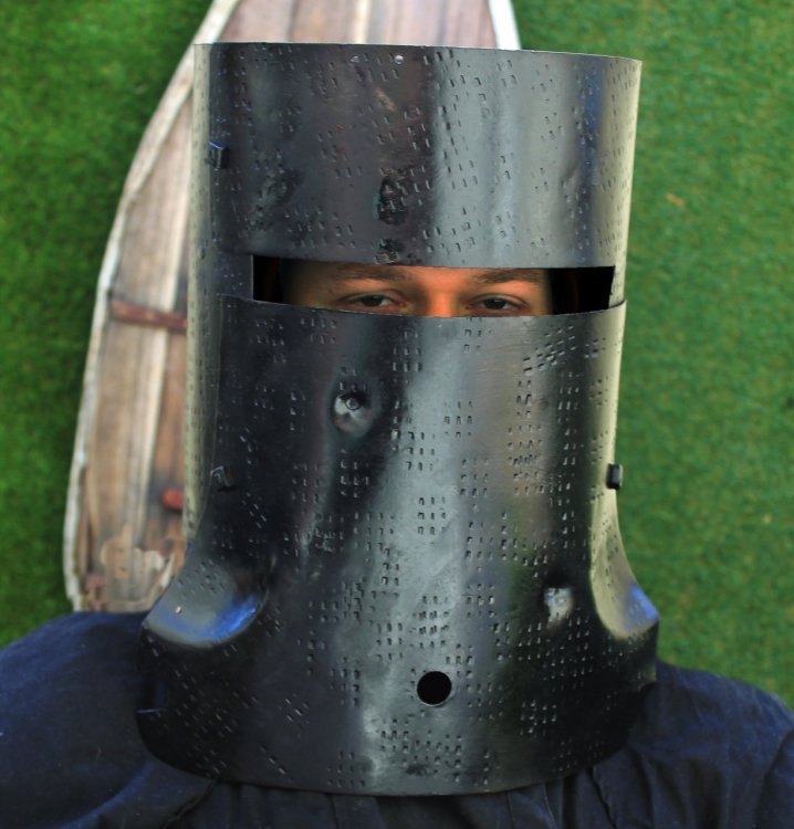 ned_kelly_helmet.thumb.jpg.c21c6cba91ecae417552402e05663cee.jpg