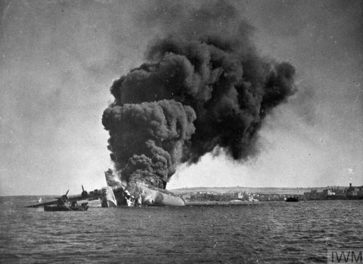 1117487610_SunderlandflyingboatwreckedduringaMarch1941raidonMalta.jpg.8ad0d6264e8c188ac0c45d6118259209.jpg