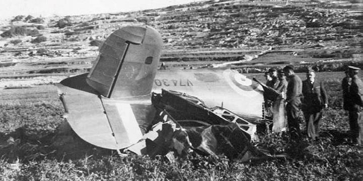 463593156_HurricanedownedoverMalta-March1941.jpg.ec9eb95979463183909b4c4a025cacb0.jpg