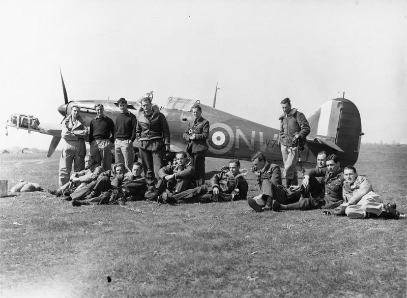 33_Squadron_RAF_Hurricane_pilots_Greece_WWII_IWM_ME(RAF)_1200.jpg.e08f18817ba9674a3ffd605526efed7e.jpg