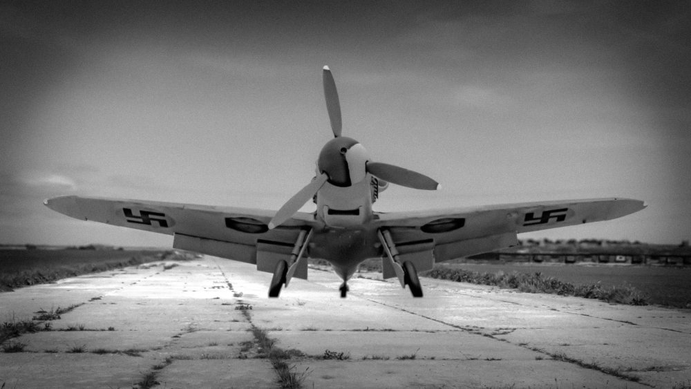 Finnish Bf109 on runway.jpg
