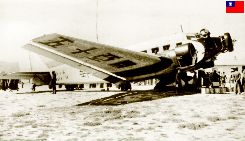 Eurasia-Junkers-Ju-52-3m-airliner-subsidiary-of-the-German-Lufthansa-EU-XV-ex-D-ANYK-China-1935-01.thumb.jpg.7f0394e73afaf561321ab315fc805df9.jpg