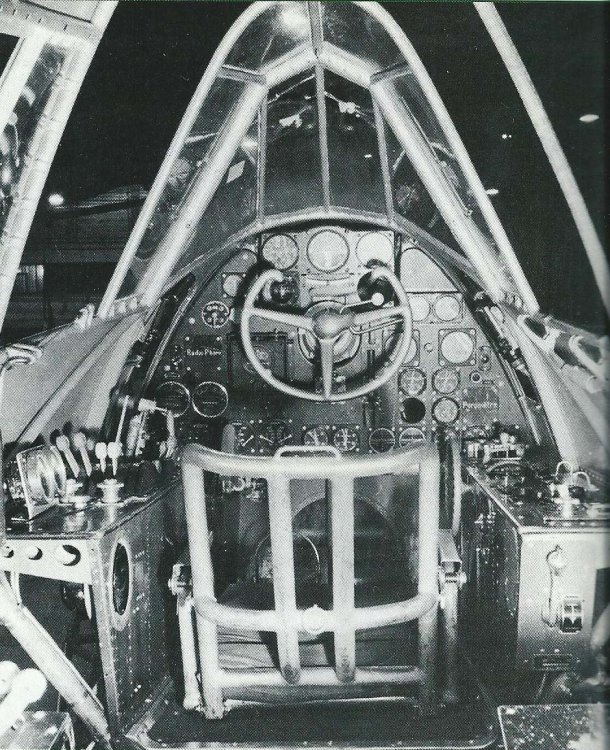 AVIATION SE100 Poste de Pilotage.jpg