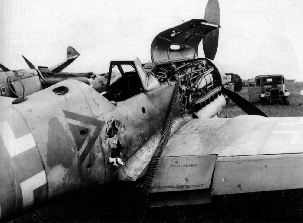 Messerschmitt-Bf-109K4-Stab-III.JG52-Adolf-Borchers-WNr-335xxx-Deutsch-Brod-Czechhoslovakia-May-1945-02.thumb.jpg.9cbdc19336cd8a9f8ffcba98f5c79b1b.jpg