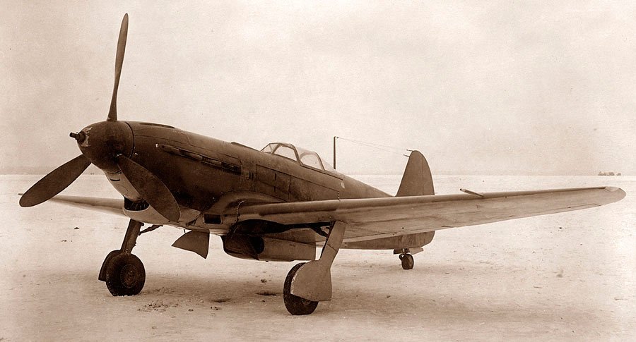 Opytnyj-ekzemplyar-istrebitelya-YAk-9T..jpg.cbc6fa3a27d0ee5ed798ddb0a705fa08.jpg