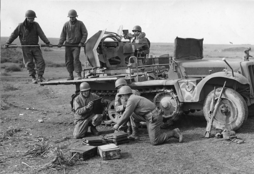 SdKfz_10_flak_and_US_soldiers.jpg