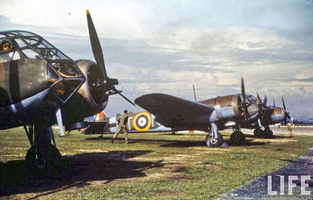 626276133_BristolBlenheimMK1satSingapore1941.thumb.jpg.340425678fa3a722a56c8bcef6f07c91.jpg