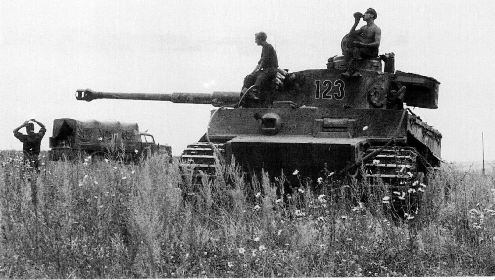 tiger-i-number-123-of-schwere-heeres-panzer-abteilung-503-on-the-eastern-front_8297247838_o.thumb.jpg.5026d045a059b89e958e294ef6e23191.jpg