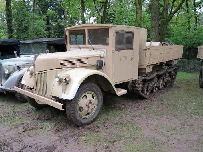 1881386658_Ford-WerkeV3000sMaultierhalftrackversion.jpg.f885fad1bd6818024ffaf152d12868be.jpg