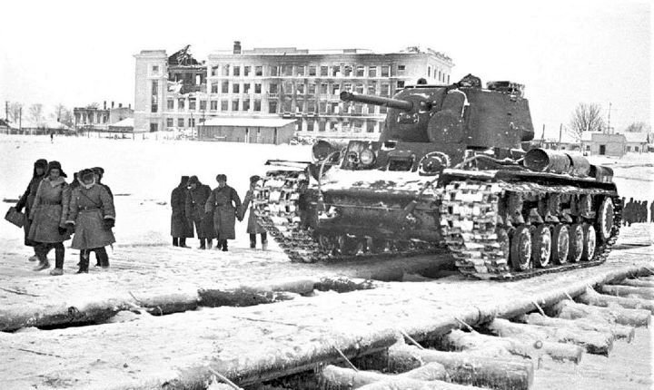 318453244_KV-1crossingtheVolgaatKalininNWofMoscowDecember1941.jpg.b07d96ef6af0efd9944acf640996815a.jpg