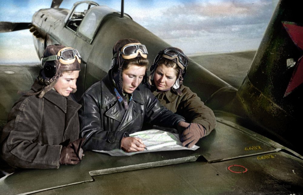 soviet-fighter-aces-from-the-russian-586th-womens-fighter-regiment-lilya-litvyak-yekaterina-budanova-and-mariya-kuznetsova.jpg