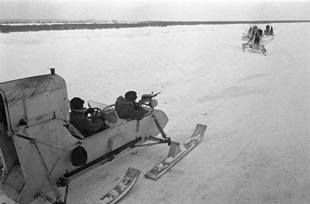 Soviet_snowmobile.jpg.84eabe2f1351e9bcb5842b95b3f08cd9.jpg