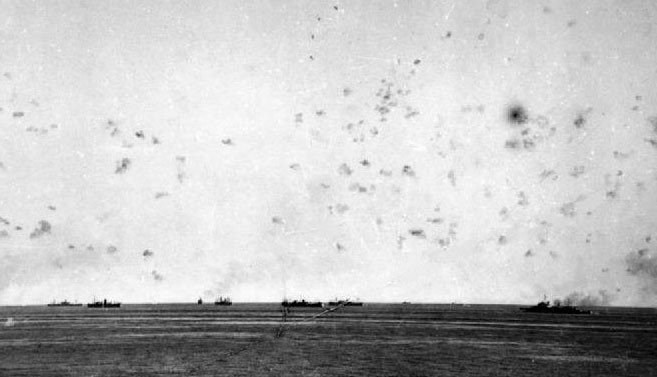 malta_convoy_under_air_attack.jpg.5f2171f125cbb62720e4b2fa3ab03e99.jpg