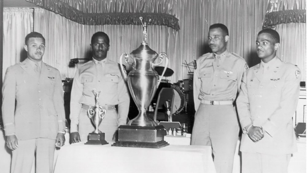 1949-Meet-Winners-with-Trophy-CREDIT-U.S.-Air-Force.thumb.jpg.7001e83ae565a7207c158743d2e6236f.jpg