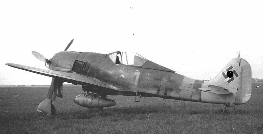 222215506_FW190A8-JG1-(Red1-)-Denmark1945-004_edit.jpg.02eb2441a9e1d152a065cd3edad50a3d.jpg