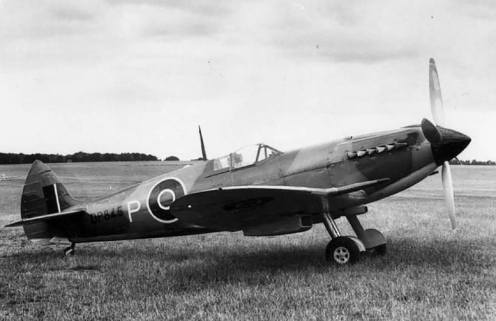Spitfire-4-Prototype-DP845-as-the-first-Griffon-Spitfire-02.jpg