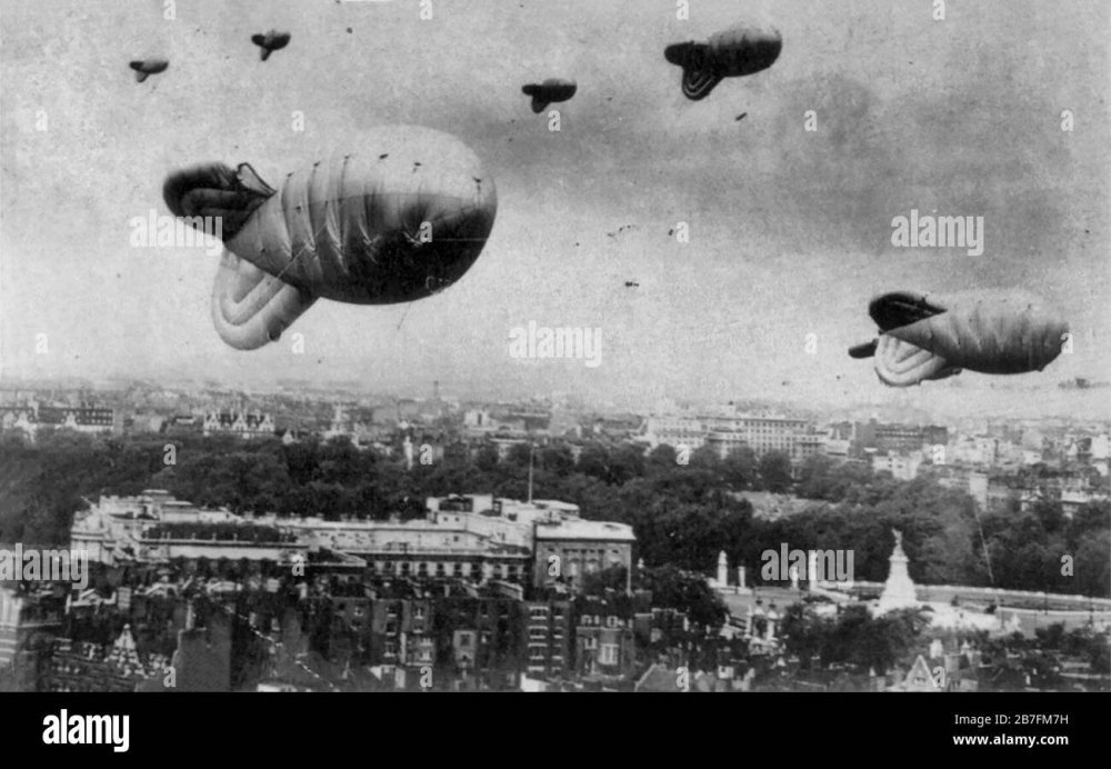 globos-de-trueque-sobre-londres-durante-la-segunda-guerra-mundial-el-palacio-de-buckingham-y-el-victoria-memorial-se-pueden-ver-en-el-medio-2b7fm7h.jpg